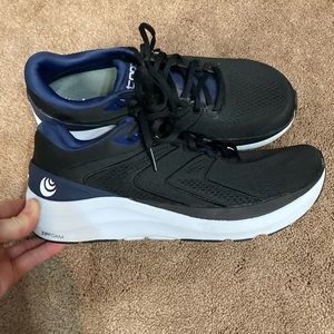 Topo Athletic Phantom 2